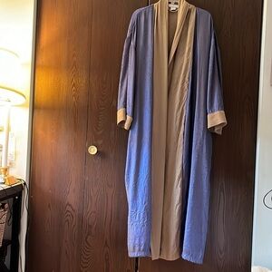 Opulence women’s long, lightweight robe. Size Medium.